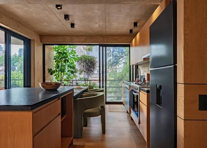 Stylish With Balcony Steps From Cafe Cidade do México