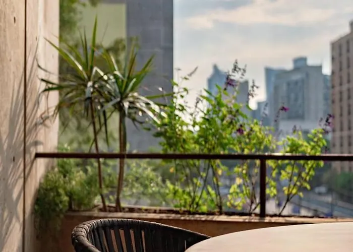 Stylish With Balcony Steps From Cafe * Cidade do México