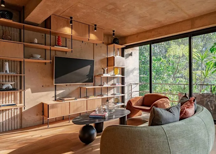 Stylish With Balcony Steps From Cafe Apartamento *